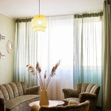 Leola Center Apartment